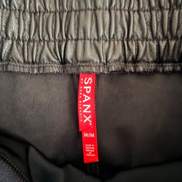 Spanx Vegan Leather Like Noir Black Shaping Jogger Pants, pockets, Medium - Picture 10 of 13
